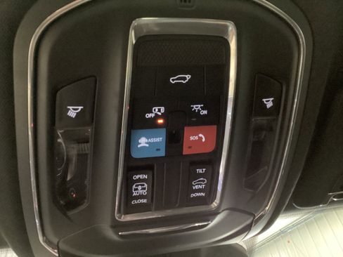 Used 2024 Jeep Grand Cherokee Altitude image 20