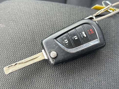 Used 2023 Toyota Corolla LE image 28