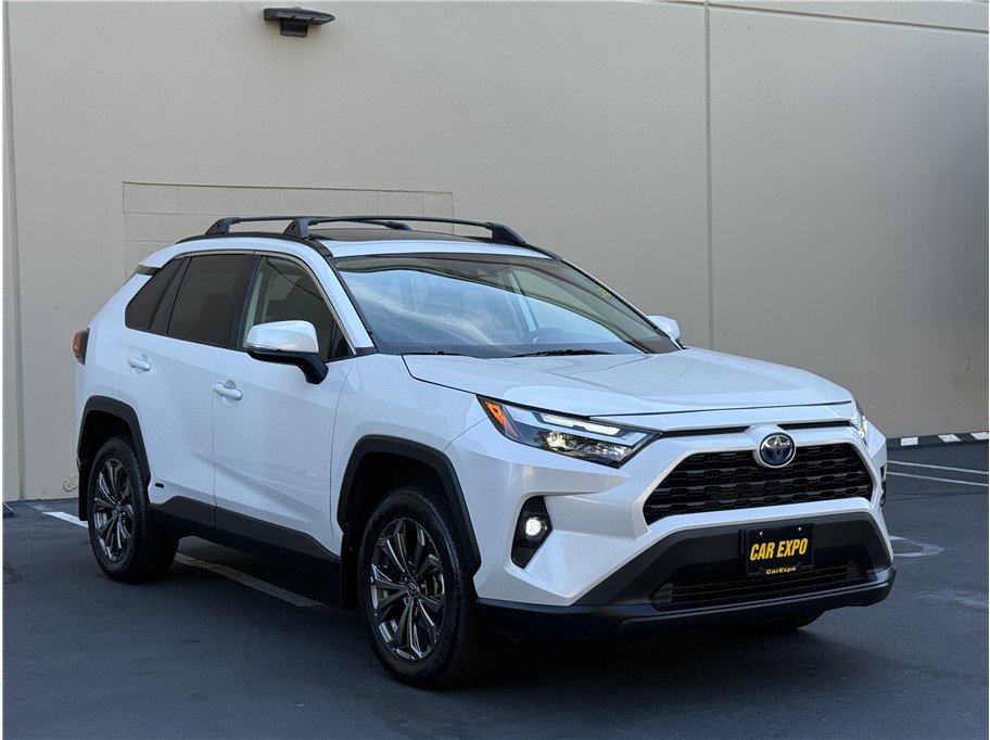 Used 2023 Toyota RAV4 XLE Premium AWD/4WD image 3