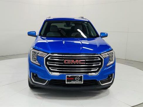 Used 2024 GMC Terrain SLT image 2