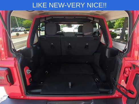 Used 2025 Jeep Wrangler Unlimited Sahara AWD/4WD image 29