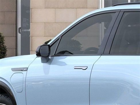 New 2026 Cadillac Vistiq Sport image 12