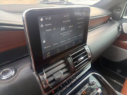 Used 2019 Lincoln Navigator L Reserve w/ Cargo Package image 14