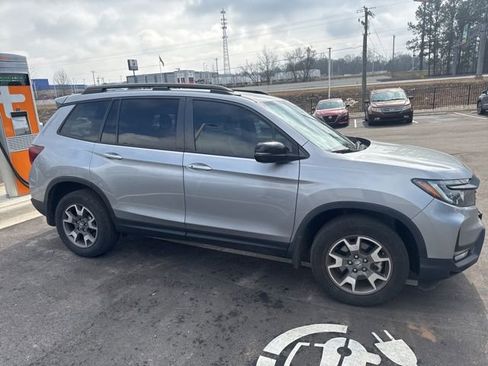 Used 2023 Honda Passport TrailSport image 9