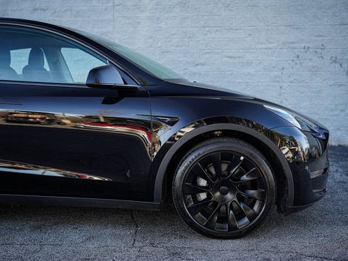 Used 2021 Tesla Model Y Long Range image 16