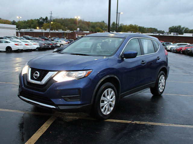 Used 2017 Nissan Rogue S AWD/4WD image 2