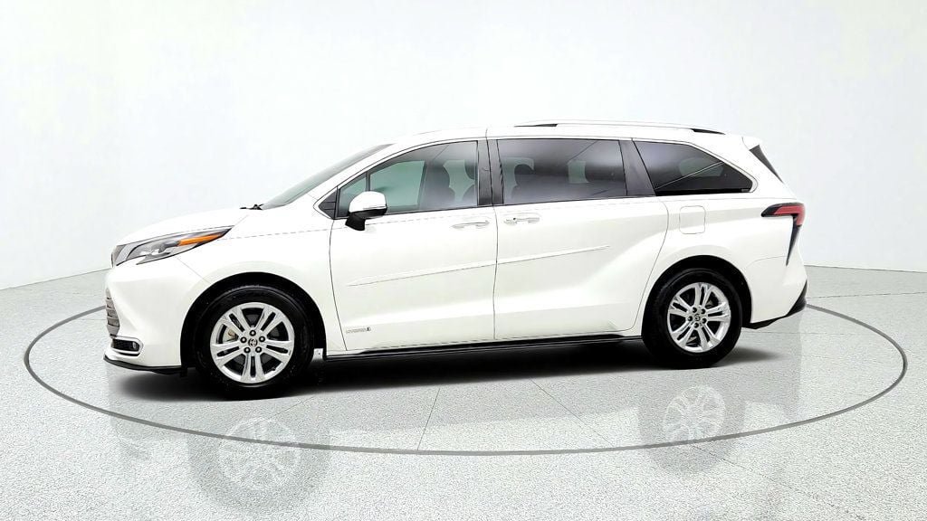 Used 2021 Toyota Sienna Platinum AWD/4WD image 8