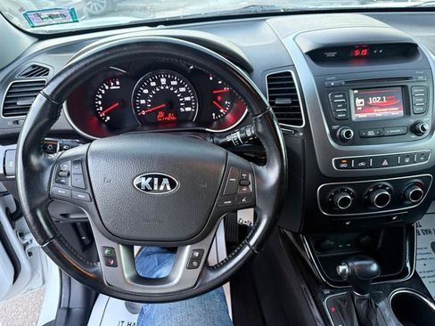 Used 2014 Kia Sorento LX image 17