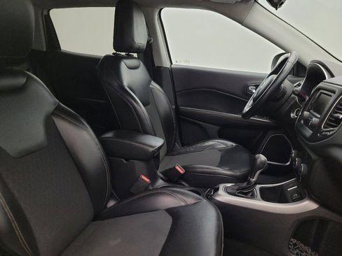 Used 2018 Jeep Compass Latitude FWD image 21