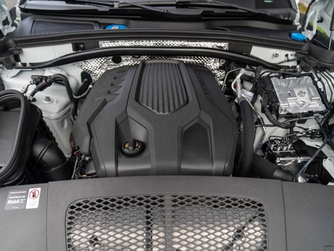 New 2026 Porsche Macan AWD/4WD image 29