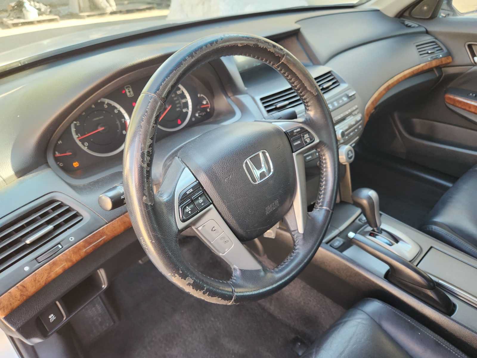 Used 2011 Honda Accord EX-L image 2