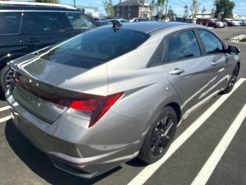 Used 2023 Hyundai Elantra SEL w/ Cargo Package FWD image 4