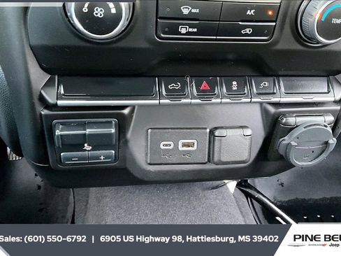 Used 2023 Chevrolet Silverado 2500 Custom w/ Gooseneck/5TH Wheel Package image 22