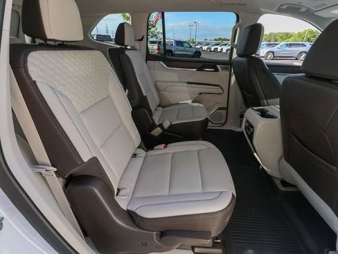 Used 2025 GMC Acadia Denali w/ Super Cruise Package FWD image 26