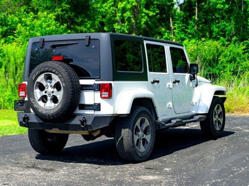 Used 2016 Jeep Wrangler Unlimited Sahara w/ Connectivity Group AWD/4WD image 6