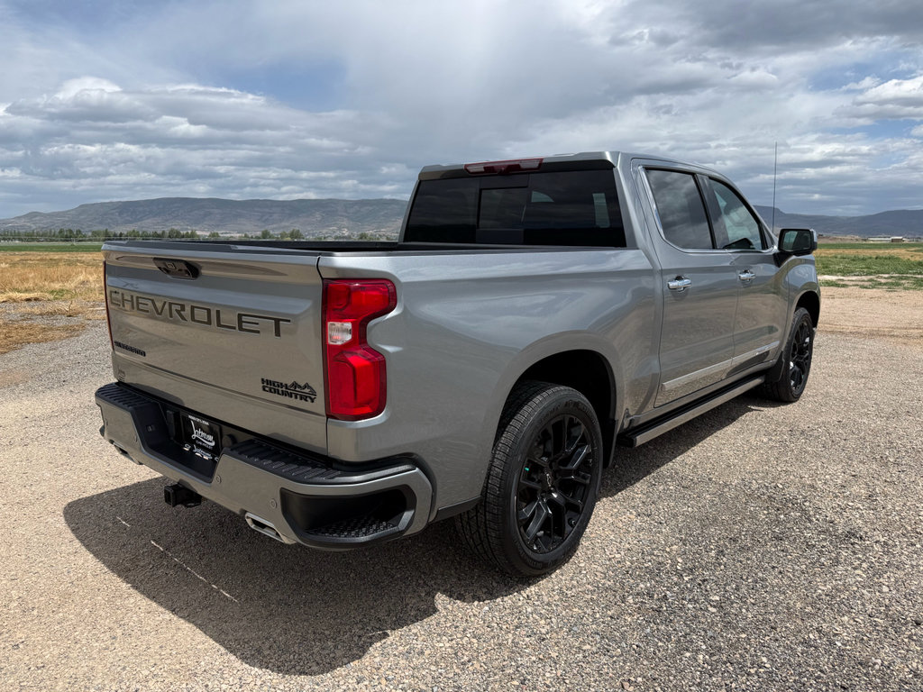 Used 2023 Chevrolet Silverado 1500 High Country w/ Technology Package AWD/4WD image 7