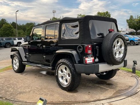 Used 2015 Jeep Wrangler Unlimited Sahara w/ Connectivity Group AWD/4WD image 5