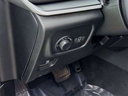 Used 2024 Jeep Grand Cherokee L Altitude AWD/4WD image 12