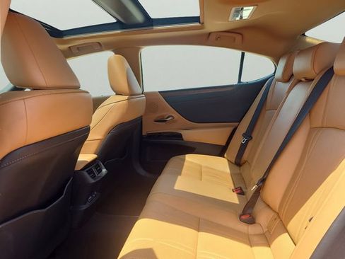 Used 2024 Lexus ES 350 w/ Technology Package FWD image 8