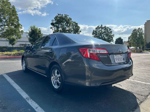 Used 2014 Toyota Camry LE image 4