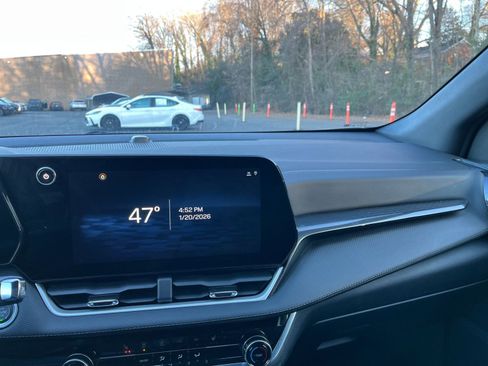 Used 2025 Chevrolet Equinox LT image 17