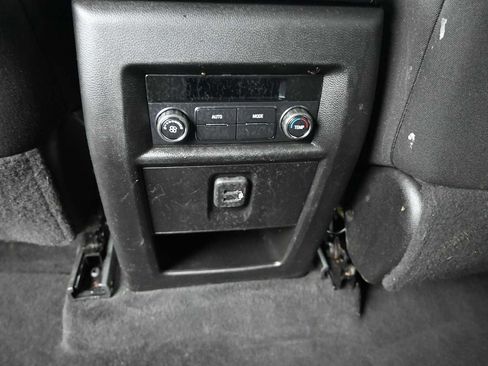 Used 2023 Chevrolet Traverse LT FWD image 26