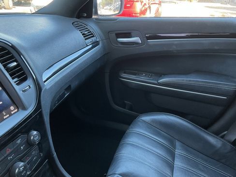 Used 2022 Chrysler 300 S image 38