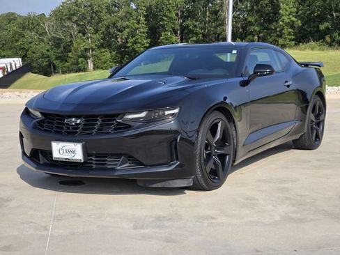 Used 2023 Chevrolet Camaro LT w/ Technology Package RWD image 4