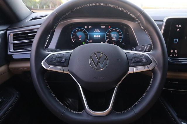 Used 2025 Volkswagen Atlas Cross Sport SE FWD image 12