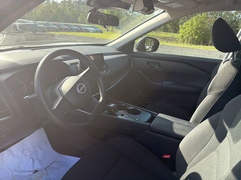 Used 2025 Nissan Rogue S image 10