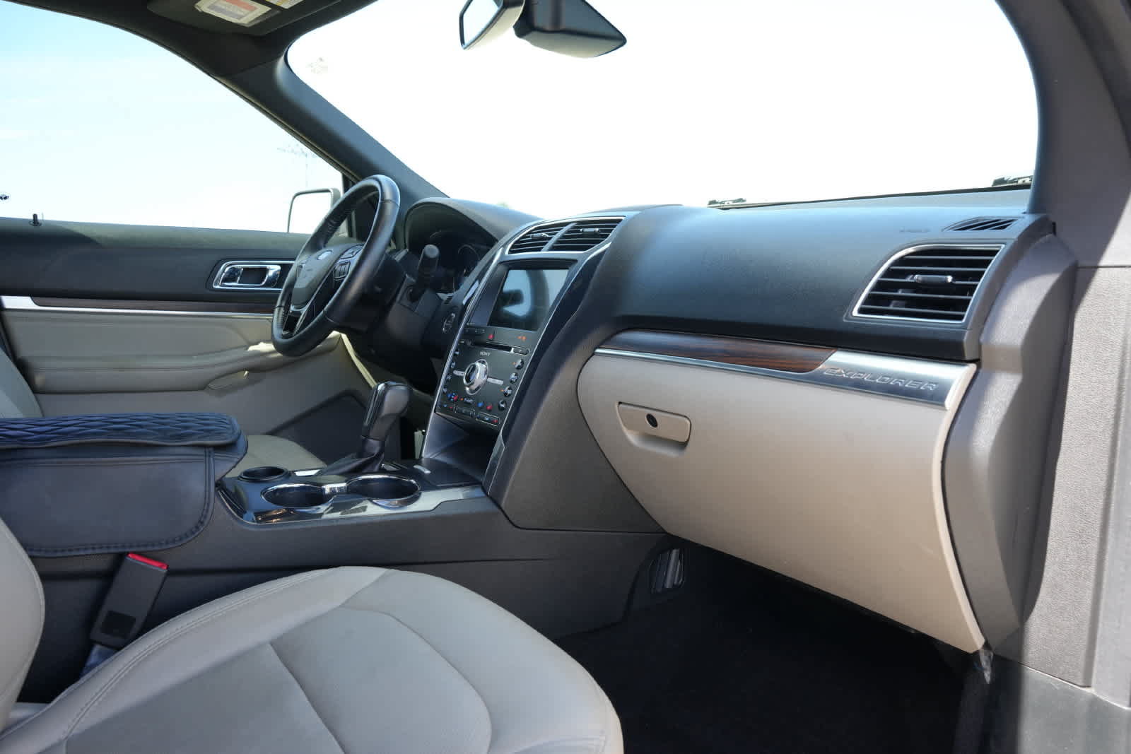 Used 2018 Ford Explorer Limited w/ Ford Safe & Smart Package FWD image 21