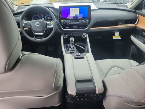 New 2026 Toyota Grand Highlander Platinum image 12