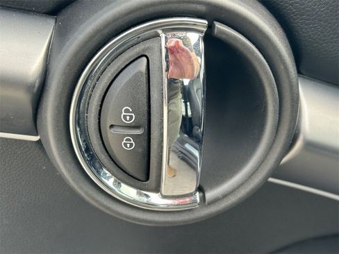 Used 2024 MINI Cooper 2-Door Hardtop image 19