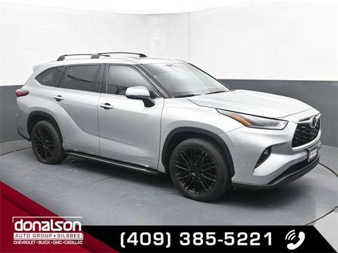 Used 2021 Toyota Highlander XLE image 1