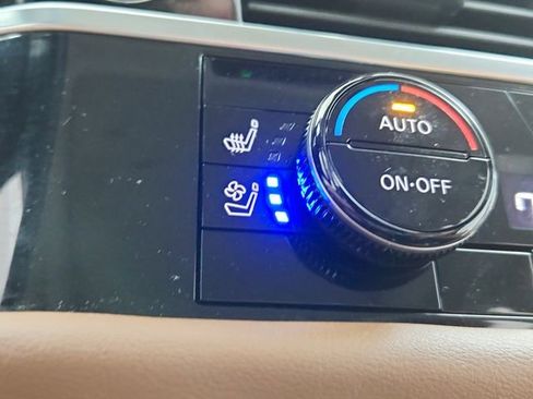 Used 2024 Nissan Pathfinder Platinum FWD image 38