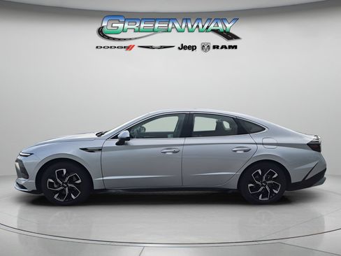 Used 2025 Hyundai Sonata SEL FWD image 2
