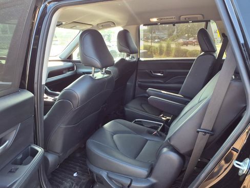 Certified 2025 Toyota Grand Highlander FWD image 22