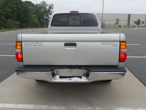 Used 2004 Toyota Tacoma XtraCab automatic SR5 image 32