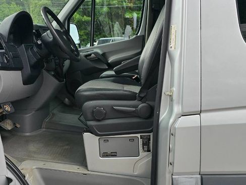 Used 2008 Dodge Sprinter 2500 RWD image 10