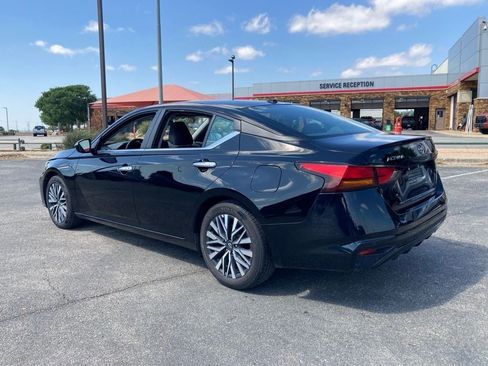 Used 2025 Nissan Altima 2.5 SV FWD image 4