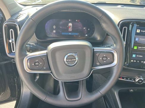 Used 2023 Volvo XC40 B4 Ultimate image 16