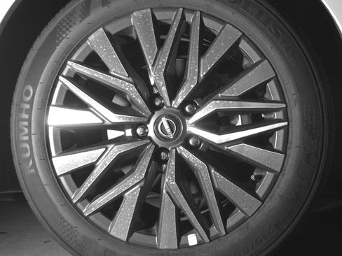 Used 2025 Nissan Altima 2.5 SV FWD image 13