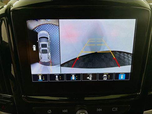 Used 2023 Chevrolet Traverse RS AWD/4WD image 23