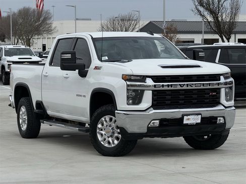 Used 2023 Chevrolet Silverado 2500 LT w/ Convenience Package image 2