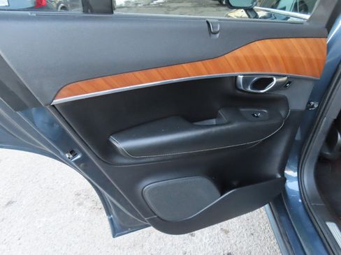 Used 2018 Volvo XC90 T6 Inscription w/ Convenience Package image 9