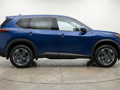 Used 2025 Nissan Rogue SV image 11