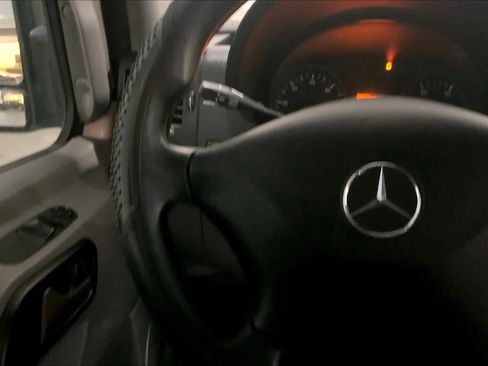 Used 2016 Mercedes-Benz Sprinter 2500 image 19