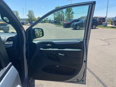 Used 2019 Dodge Grand Caravan GT FWD image 29