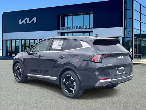 Certified 2026 Kia Sportage EX FWD image 9