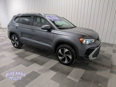 Used 2025 Volkswagen Taos SE image 5